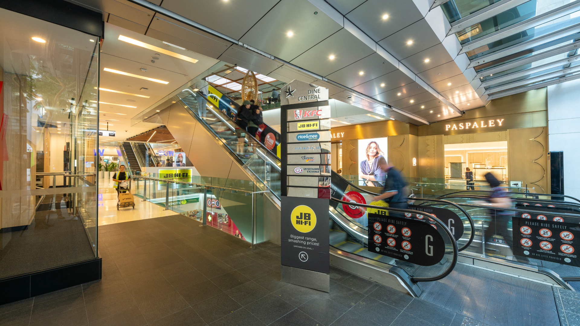 Street Entrance_Paspaley side